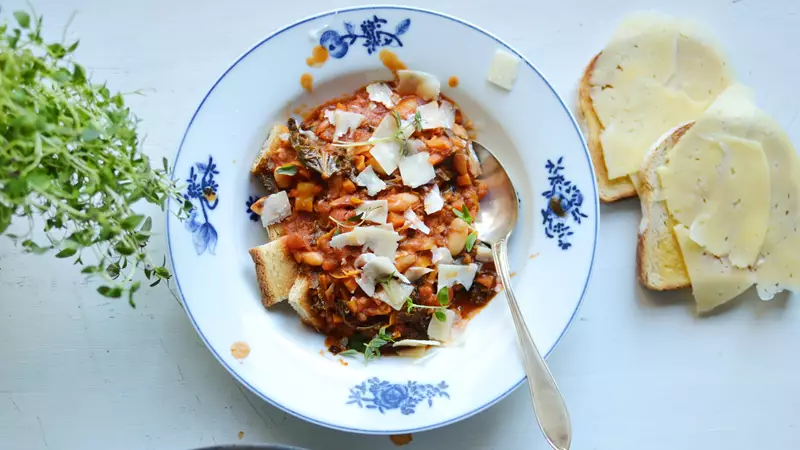 Ribollita med hyvlad parmesan