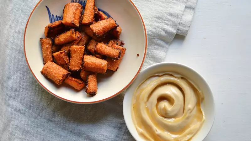 Parmesangratinerade morötter med dip